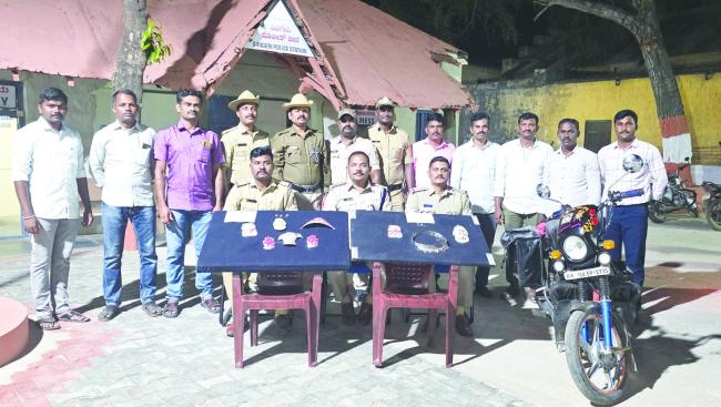 ಚಿನ್ನಾಭರಣಗಳ ಕಳ್ಳತನ ಕಳುವು ಪ್ರಕರಣ ಆರೋಪಿಗಳ ಬಂಧನ 