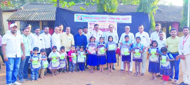 ‘ಶಾಲಾ ವಿದ್ಯಾರ್ಥಿಗಳು ಶೈಕ್ಷಣಿಕ ಚಟುವಟಿಕೆಗೆ ಮಹತ್ವ ನೀಡಬೇಕು’ 