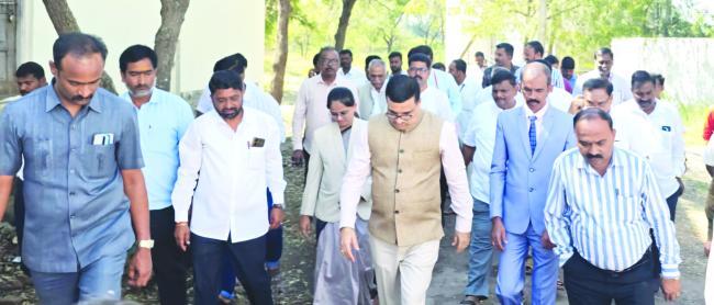 ನ್ಯಾ.ಮಂಜುನಾಥ ನಾಯಿಕ ಪಟ್ಟಣದ ನ್ಯಾಯಾಲಯಕ್ಕೆ ಭೇಟಿ 