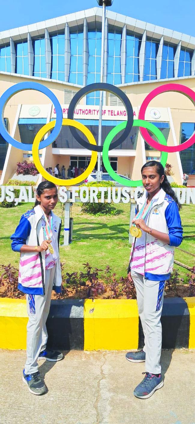 ಈಜು ಸ್ಪರ್ಧೆಯಲ್ಲಿ ಸಹೋದರಿಯರಿಗೆ ಚಿನ್ನದ ಪದಕ 