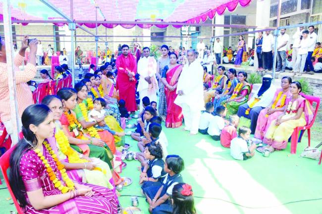 ಬಸವ ಪಬ್ಲಿಕ್ ಶಾಲೆಯಲ್ಲಿ ಮಾತೃ ವಂದನೆ  