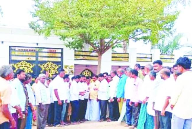 ಪಂಚಾಯತ್ ನೌಕರರ ಬೇಡಿಕೆ ಈಡೇರಿಕೆಗೆ ಆಗ್ರಹಿಸಿ ಪ್ರತಿಭಟನೆ 