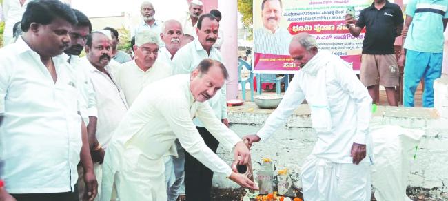 ಗ್ರಾಮೀಣ ರಸ್ತೆಗಳ ನಿರ್ಮಾಣಕ್ಕೆ ಪ್ರಥಮ ಆದ್ಯತೆ: ಶಾಸಕ ನಾಡಗೌಡ  