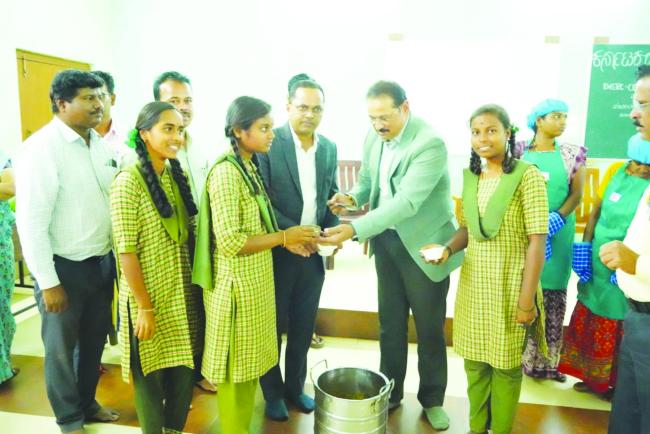 ವ್ಯವಸ್ಥಾಪಕ ನಿರ್ದೇಶಕ ಡಾ.ಸಂಜಯ್ ಎಸ್ ಬಿಜ್ಜೂರ್ ಹೇಳಿಕೆಗಣಿಬಾಧಿತ ಪ್ರದೇಶಾಭಿವೃದ್ಧಿಗೆ ಅಧಿಕಾರಿಗಳ ಸಹಭಾಗಿತ್ವ ಮುಖ್ಯ