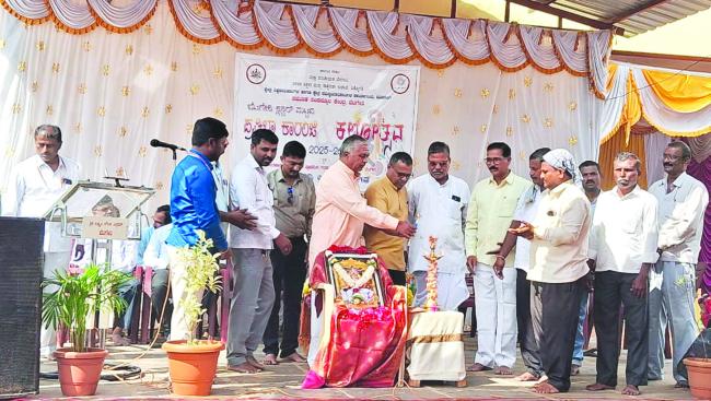 ಶಾಲಾ ಮಕ್ಕಳಲ್ಲಿ ಶಿಕ್ಷಕರು ಪ್ರತಿಭೆ ಗುರುತಿಸಿ ಪ್ರೋತ್ಸಾಹಿಸಬೇಕು: ಎಮ್‌.ಬಿ.ನಾಯ್ಕರ