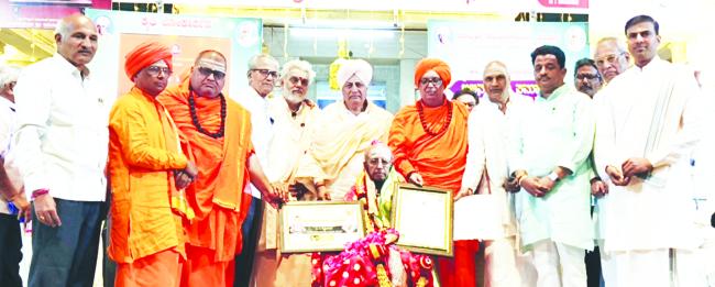 ಒಡೆದ ಮನಸ್ಸುಗಳನ್ನು ಬೆಸೆಯುವುದೇ ನಿಜವಾದ ಧರ್ಮ: ಶ್ರೀಗಳು  