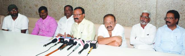 ದ್ರಾಕ್ಷಿ ಬೆಳೆಗಾರರ ಸಮಸ್ಯೆಗಳನ್ನು ಪರಿಹರಿಸಿ: ಸಂಘದ ಅಧ್ಯಕ್ಷ ಡಾ.ಕೆ.ಎಚ್‌. ಮುಂಬಾರೆಡ್ಡಿ 