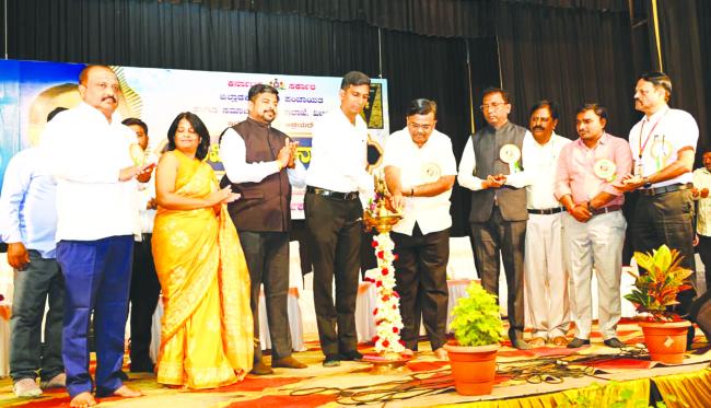 ಜಿಲ್ಲಾಡಳಿತದಿಂದ ಸಂವಿಧಾನ ದಿನಾಚರಣೆ 