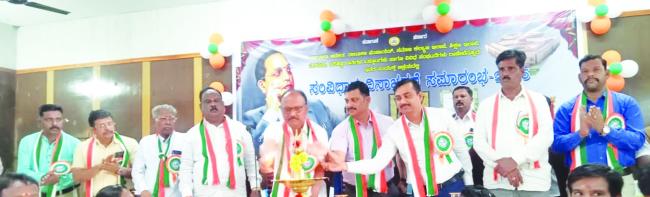 ಪ್ರತಿಯೊಬ್ಬ ಭಾರತೀಯನು ಸಂವಿಧಾನಕ್ಕೆ ಬದ್ಧನಾಗಿ ನಡೆದುಕೊಳ್ಳಬೇಕು 