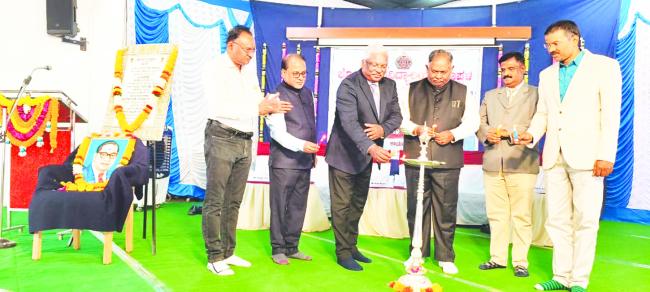 ಯುವಪೀಳಿಗೆ ಸಂವಿಧಾನವನ್ನು ಅರ್ಥೈಸಿಕೊಂಡು, ಅನುಸರಣೆ ಮಾಡುವುದು ಮುಖ್ಯವಾಗಿದೆ