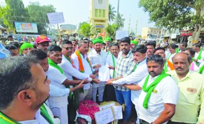 ಮೆಕ್ಕೆಜೋಳ. ಕ್ವಿಂಟಲ್ ಗೆ  ? 3000 ಬೆಂಬಲ ನಿಗದಿಪಡಿಸಲು ಆಗ್ರಹ  