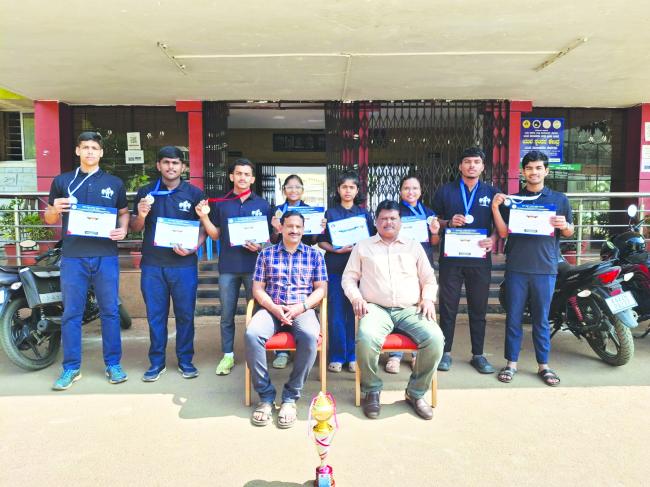 ವೇಟ್‌ಲಿಫ್ಟಿಂಗ್ ಕ್ರೀಡೆಯಲ್ಲಿ ಜಿಲ್ಲೆಯ ಕ್ರೀಡಾ ಪಟುಗಳ ಸಾಧನೆ 