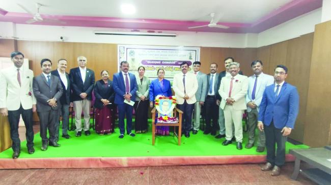 ಧಾರವಾಡ ಜಿಲ್ಲಾ ನ್ಯಾಯಾಲಯದ ಸಭಾಂಗಣದಲ್ಲಿ ಕಾನೂನು ಅರಿವು-ನೆರವು ಕಾರ್ಯಕ್ರಮ 