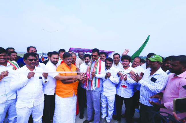 ಬಳ್ಳಾರಿ: ಬೈಪಾಸ್ ರಸ್ತೆ ಲೋಕಾರೆ​‍್ಣಗೊಳಿಸಿ ಸಂಸದ ಈ.ತುಕಾರಾಮ್ ಹೇಳಿಕೆ 