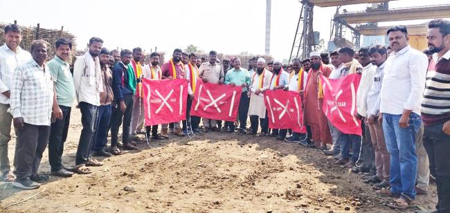 ಕಬ್ಬು ಸಾಗಿಸುವ ವಾಹನಗಳಿಗೆ ರೇಡಿಯಂ ಅಳವಡಿಸಲು ಕರವೇ ಆಗ್ರಹ 