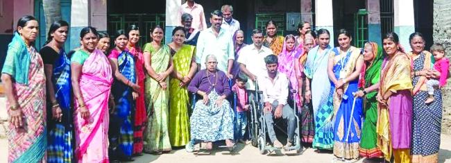 ವಿಕಲಚೇತನರಿಗೆ ವ್ಹೀಲ್ ಚೇರ ವಿತರಣೆ