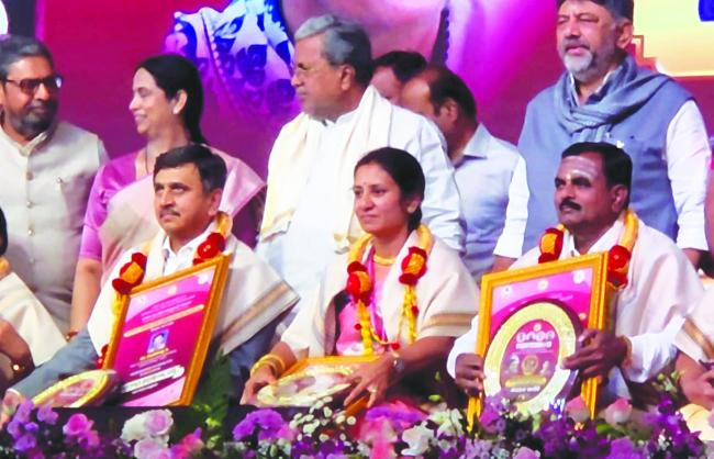 ಮಧು ಪಾವಲಿ ಶೆಟ್ಟರ್ ಗೆ ರಾಜ್ಯ ಪ್ರಶಸ್ತಿ ಪ್ರಧಾನ 