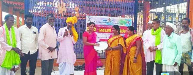 ತುಮರಿಕೊಪ್ಪದಲ್ಲಿ ಗ್ಯಾರಂಟಿ ಯೋಜನೆಗಳ ಜಾಗೃತಿಗಾಗಿ ಬೀದಿ ನಾಟಕ ಪ್ರದರ್ಶನ 