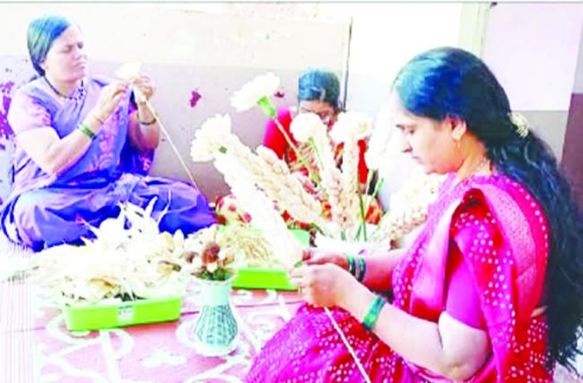 ಮೆಕ್ಕೆಜೋಳ ತೆನೆಯ ರವದಿಯಲ್ಲಿ ಅರಳಿದ ಮೊಗ್ಗು 