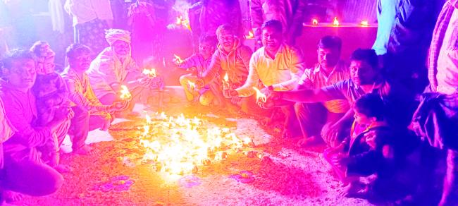 ಭಾವೈಕ್ಯತೆಯಿಂದ ದೀಪ ಬೆಳಗಿದ ಹಿಂದೂ-ಮುಸ್ಲಿಂ ಸಂಭ್ರಮ ಮಾರುತೇಶ್ವರ ಕಾರ್ತಿಕೋತ್ಸವ 