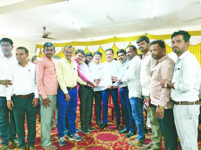 ಪದವೀಧರ ಶಿಕ್ಷಕರ ಬೇಡಿಕೆ ಕುರಿತು ಸಿ.ಎಸ್‌. ಷಡಾಕ್ಷರಿ ಅವರಿಗೆ ಜಿಲ್ಲಾಧ್ಯಕ್ಷ ಮ್ಯಾಗಳಮನಿ ಮನವಿ 