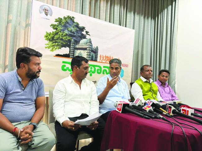 ವಿಜಯಪುರದಲ್ಲಿ ವೃಕ್ಷಥಾನ್ ರಂಗುರಂಗಿನ ಸಾಂಸ್ಕೃತಿಕ ಓಟದಲ್ಲಿ ಕಲಾತಂಡಗಳು 