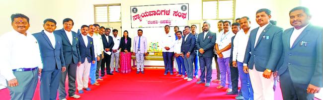 ಬನಹಟ್ಟಿ ನ್ಯಾಯಾಲಯದಲ್ಲಿ ಸಂವಿಧಾನ ದಿನಾಚರಣೆ 