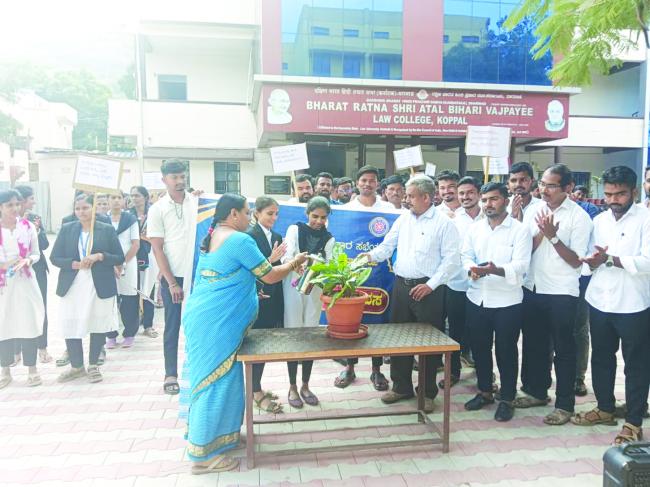 ಏಡ್ಸ್‌ ಮುಕ್ತ ಭಾರತಕ್ಕೆ  ಎಲ್ಲರೂ ಕೈಜೊಡಿಸೋಣ ಪ್ರಾಚಾರ್ಯ: ಉಷಾದೇವಿ ಹಿರೇಮಠ