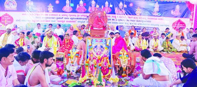 ಕಲ್ಲು ಇಟ್ಟಿಗೆಯಿಂದ ಕಟ್ಟಿದ ಮನೆ ಮನೆಯಲ್ಲ, ಗೃಹಿಣಿ ಮನಸ್ಸು ವಾಶಾಲವಾದ ಮನೆಯಂತಿರಬೇಕು