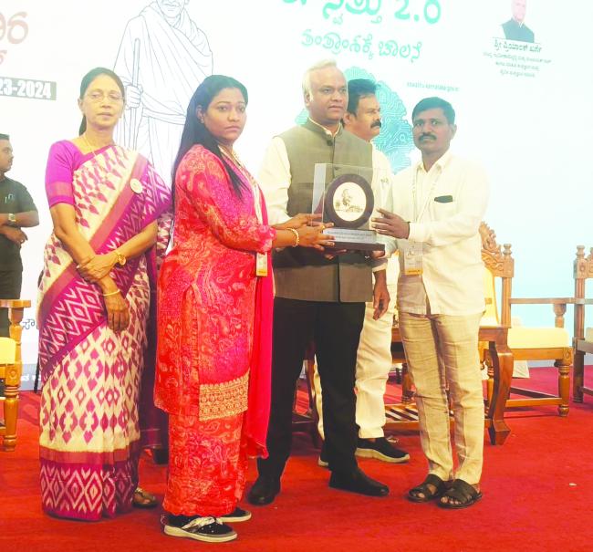 ಮೂಕಿಹಾಳ ಗ್ರಾಮ ಪಂಚಾಯತಗೆ ಗಾಂಧಿ ಗ್ರಾಮ ಪುರಸ್ಕಾರ ಪ್ರಶಸ್ತಿ 