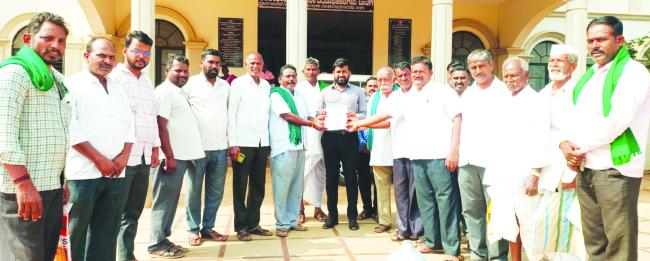 ಕನಿಷ್ಟ 50 ಕ್ವಿಂಟಲ್ ಮೆಕ್ಕೆಜೋಳವನ್ನು ಬೆಂಬಲ ಬೆಲೆಯಲ್ಲಿ ಖರೀದಿಸಿ 