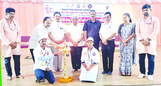 ನಾಡು ಕಂಡ ಶ್ರೇಷ್ಠ ನೇತಾರ ಮಹಾತ್ಮ ಗಾಂಧೀಜಿ: ನಾಡೋಜ ಡಾ. ವೂಡೇ ಪಿ. ಕೃಷ್ಣ 