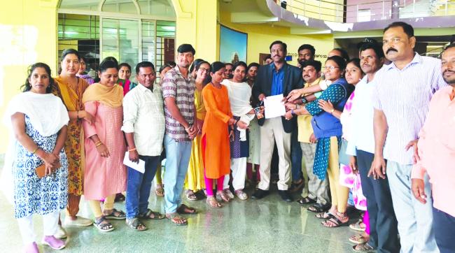 ನೇರ ನೇಮಕಾತಿ ಅಥವಾ ಒಳಗುತ್ತಿಗೆಗೆ ಸೇರೆ​‍್ಡಗೆ ಮನವಿ 