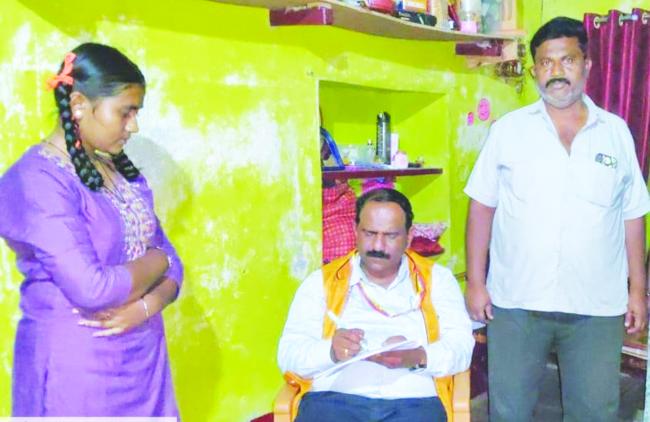 ಹತ್ತರ ಸಾಧಕರ ಹತ್ರ ಶಾಲೆಯ ಮುಖ್ಯೋಪಾಧ್ಯಯ  ಅಡಿವೇಶ ಮುಧೋಳ 