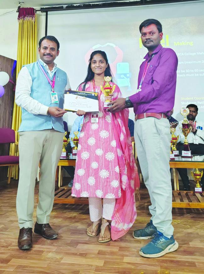 ವಿದ್ಯಾರ್ಥಿನಿ ರಾಜೇಶ್ವರಿ ಚಿನಗುಂಡಿ ದ್ವಿತೀಯ 