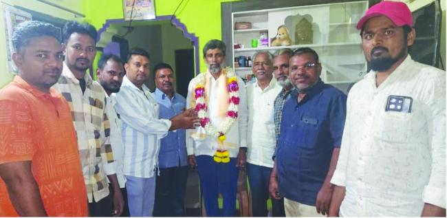 ಡಾ, ಅನಿಲ್ ಕುಮಾರ್ ಬೇಗಾರ್ ನಿವಾಸಕ್ಕೆವೇದಿಕೆ ರಾಜ್ಯಾಧ್ಯಕ್ಷ ಸುರೇಶ್ ಕಂಠಿ ಬೇಟಿ : ಸನ್ಮಾನ 