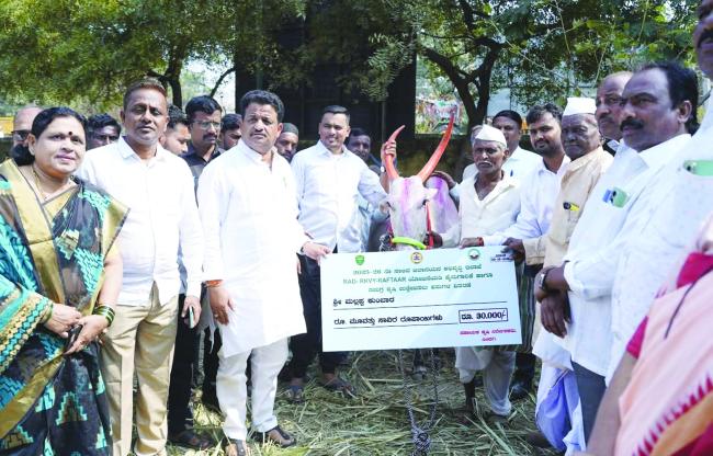 ‘ನಿಂತುಹೋದ ಯೋಜನೆಗಳನ್ನು ಪುನಃ ಆರಂಭಿಸಿ ಕೀರ್ತಿ ಕಾಂಗ್ರೆಸ್ ಸರಕಾರಕ್ಕಿದೆ’ 