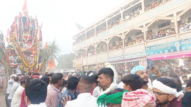 ವಿಜೃಂಭಣೆಯಿಂದ ಜರುಗಿದ ವೀರಭದ್ರೇಶ್ವರ ರಥೋತ್ಸವ