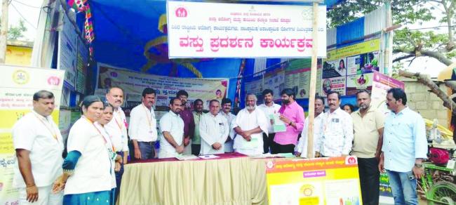 ಕುಕನೂರಿನಲ್ಲಿ ಆರೋಗ್ಯ ಇಲಾಖೆಯಿಂದ ವಸ್ತು ಪ್ರದರ್ಶನ ಕಾರ್ಯಕ್ರಮ 