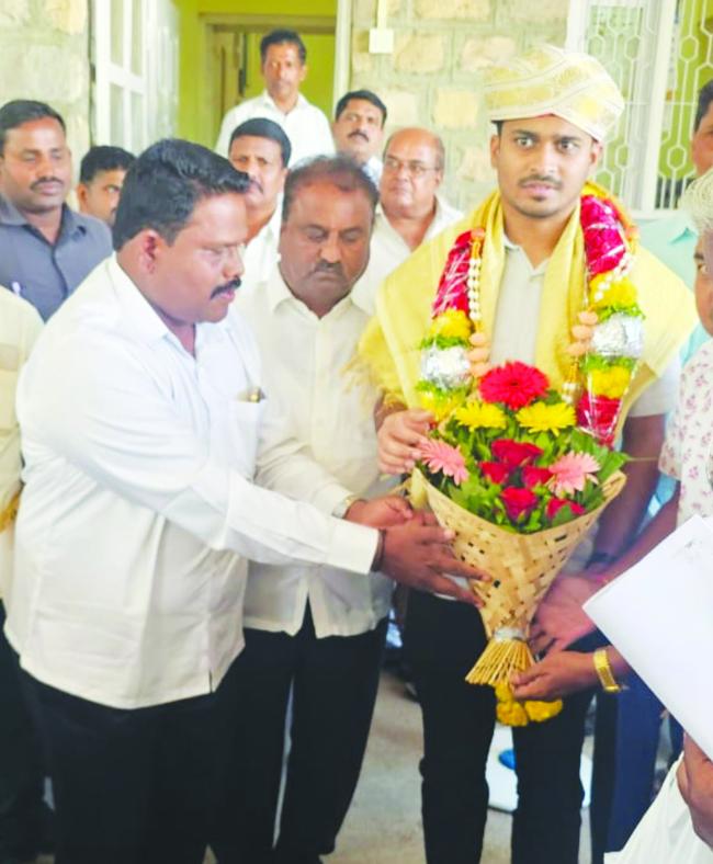 ರಾಹುಲ್ ಜಾರಕಿಹೊಳಿಗೆ ಸನ್ಮಾನ
