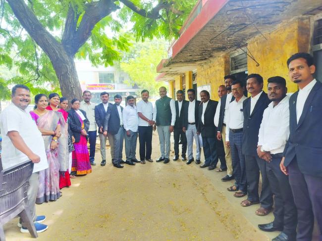 ವಕೀಲರ ಸಂಘಗಳಿಗೆ ಮೂಲ ಸೌಕರ್ಯ ಒದಗಿಸಲು ಬದ್ಧ: ಎಸ್‌.ಟಿ.ಗೌಡ 