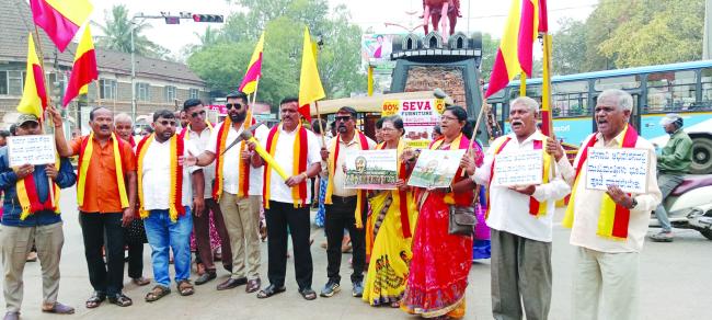 ಸೌಧದ ಮುಂದೆ ಭುವನೇಶ್ವರಿ ದೇವಿಯ 108 ಅಡಿ ಎತ್ತರದ ಪ್ರತಿಮೆ ಸ್ಥಾಪಿಸಿ 