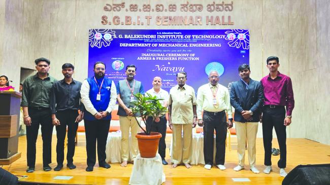 ವಿದ್ಯಾರ್ಥಿಗಳು ಭವಿಷ್ಯದ ಬಗ್ಗೆ ಹೆಚ್ಚು ಶ್ರಮವಹಿಸಬೇಕಾಗಿದೆ: ಮನೋಹರ ಕುಟ್ರೆ 