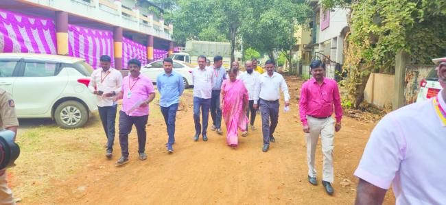 ಬೆಳಗಾವಿ ವಿಭಾಗ ಪ್ರಾದೇಶಿಕ ಆಯುಕ್ತರಾದ ಜಾನಕಿ ಕೆ.ಎಂ. ಅವರು  ಮತಗಟ್ಟೆಗಳಿಗೆ ಭೇಟಿ
