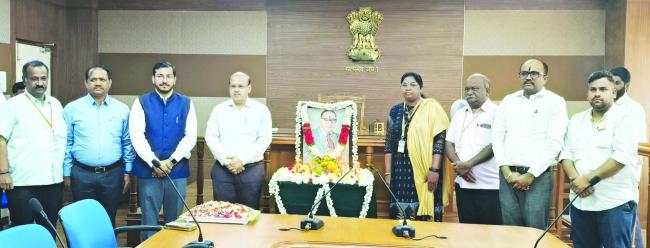 ಡಾ. ಬಿ.ಆರ್‌. ಅಂಬೇಡ್ಕರ್ ರವರ ಮಹಾ ಪರಿನಿರ್ವಾಣ ದಿನ: ಪುಷ್ಪನಮನ ಸಲ್ಲಿಕೆ 