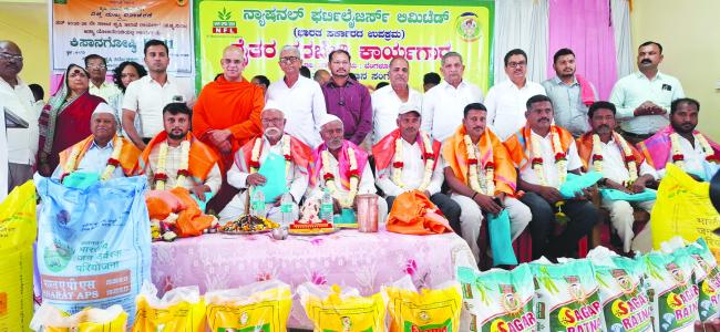 ‘ಅತಿಯಾದ ರಾಸಾಯನಿಕ ಗೊಬ್ಬರ ಬಳಕೆಯಿಂದ ಭೂಮಿ ಬರಡಾಗುತ್ತಿದೆ’