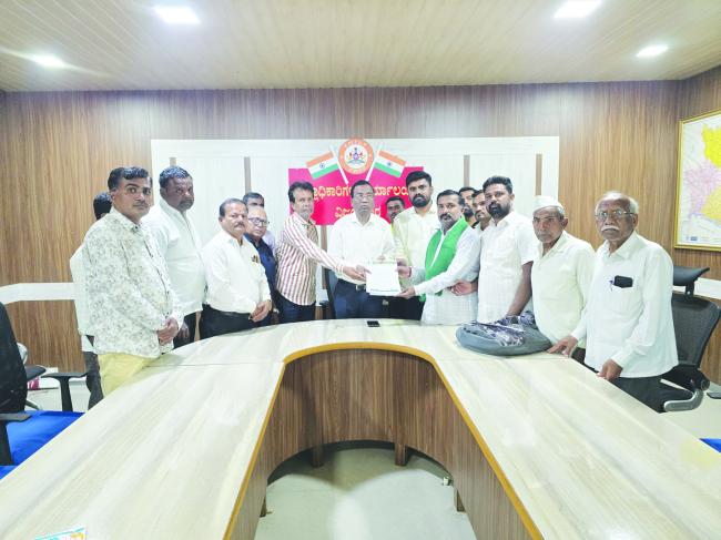 ಫಲವತ್ತಾದ ಕೃಷಿ ಭೂಮಿಯನ್ನು ಕೈಗಾರಿಕೆಗೆಕಬಳಿಸುವುದನ್ನು ಕೂಡಲೇ ಕೈಬಿಡಲು ರೈತರ ಆಗ್ರಹ