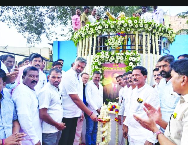 ಸಮಾಜವನ್ನು ಸಮಾನತೆಯ ಮಾರ್ಗದಲ್ಲಿ ಮುನ್ನಡೆಯಿಸಲಿ : ಶಾಸಕ ವಿಶ್ವಾಸ ವೈದ್ಯ