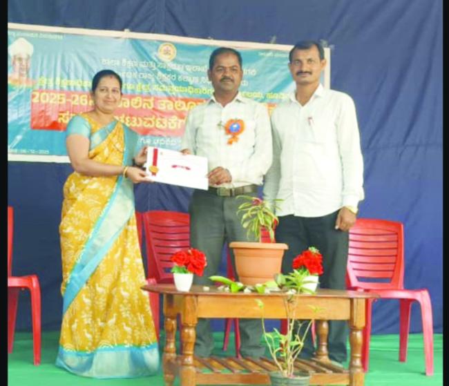 ಭಕ್ತಿ ಗೀತೆ ಸ್ಪರ್ಧೆ: ಶಿಕ್ಷಕಿ ಶಿಲ್ಪಾ ಕಲಿಕೇರಿ ಜಿಲ್ಲಾ ಮಟ್ಟಕ್ಕೆ ಆಯ್ಕೆ  