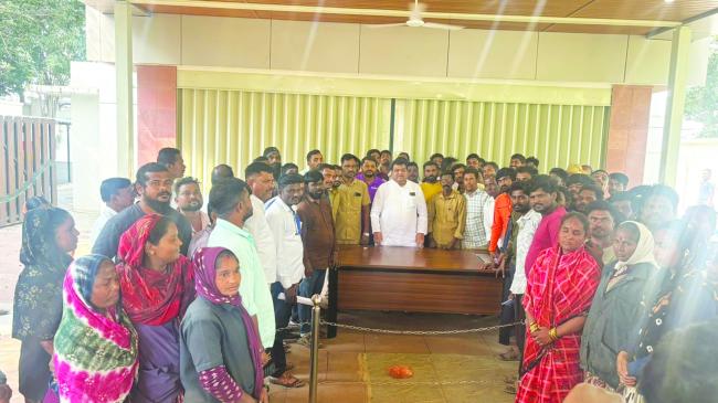 ಗುತ್ತಿಗೆ ನೌಕರರನ್ನು ಖಾಯಂಗೊಳಿಸಲು ಮನವಿ 